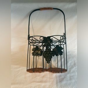 Wine bottle holder